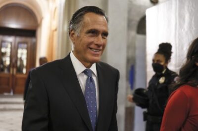 Mitt Romney Calls for New Leaders After Senate Retirement